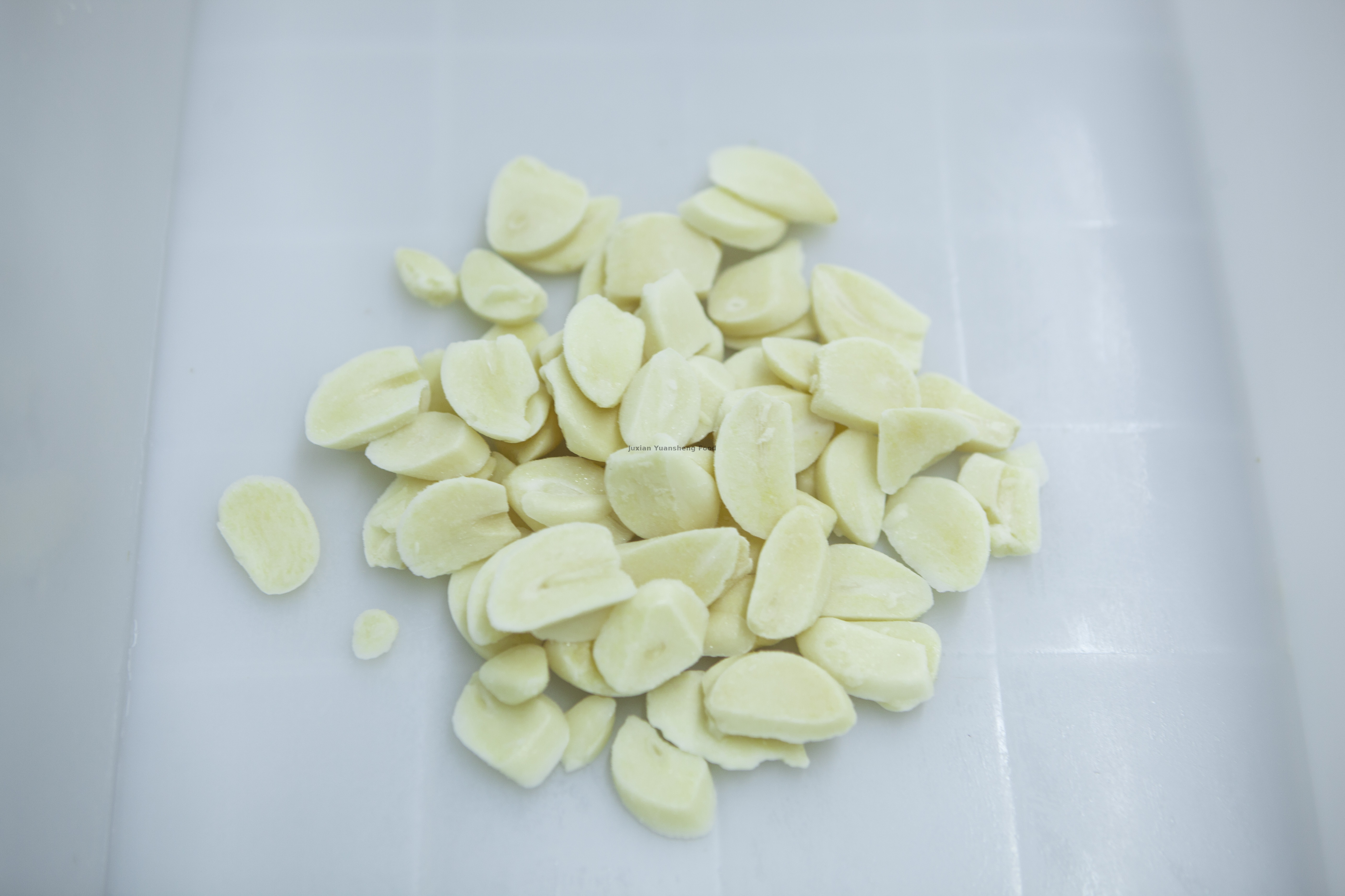 Zamarznięty plasterek czosnku