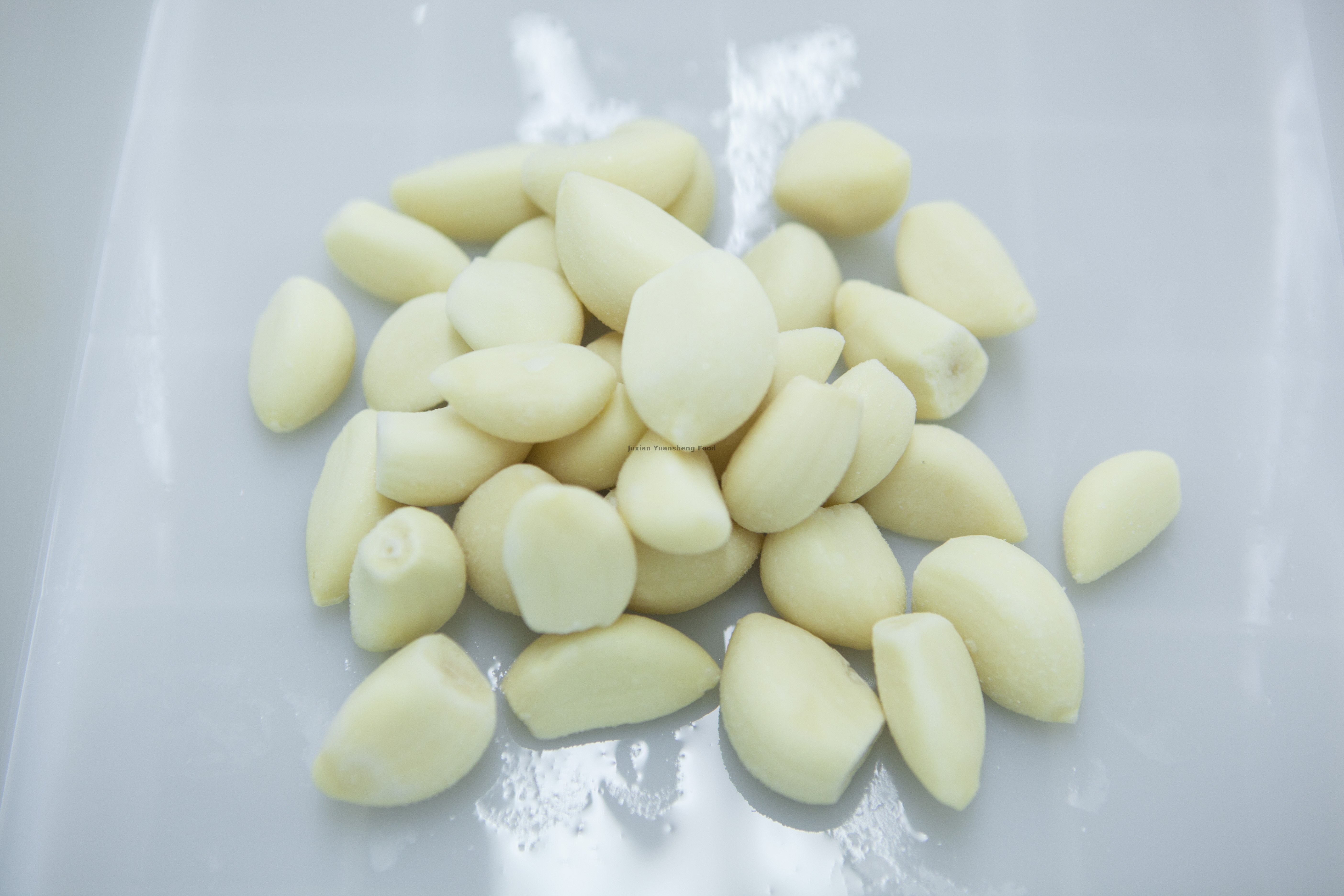 Zamrożony ząbek czosnku